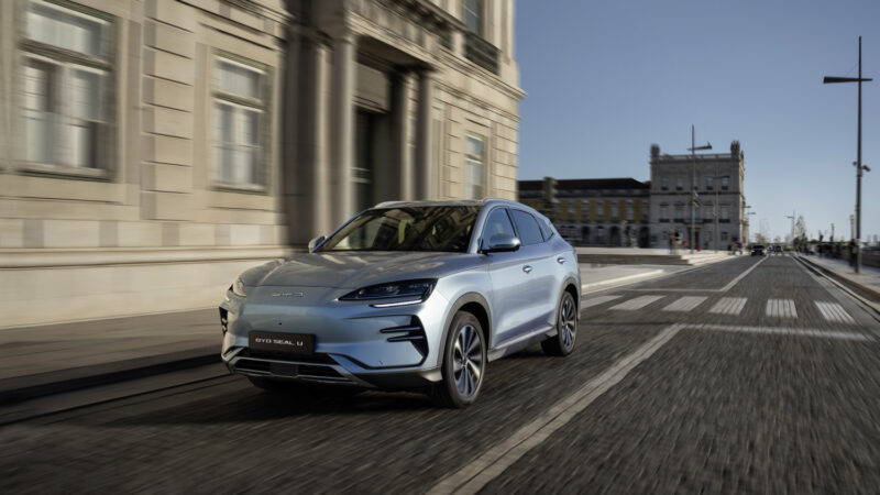 BYD téli hatótáv: ezüst BYD Seal U városi úton