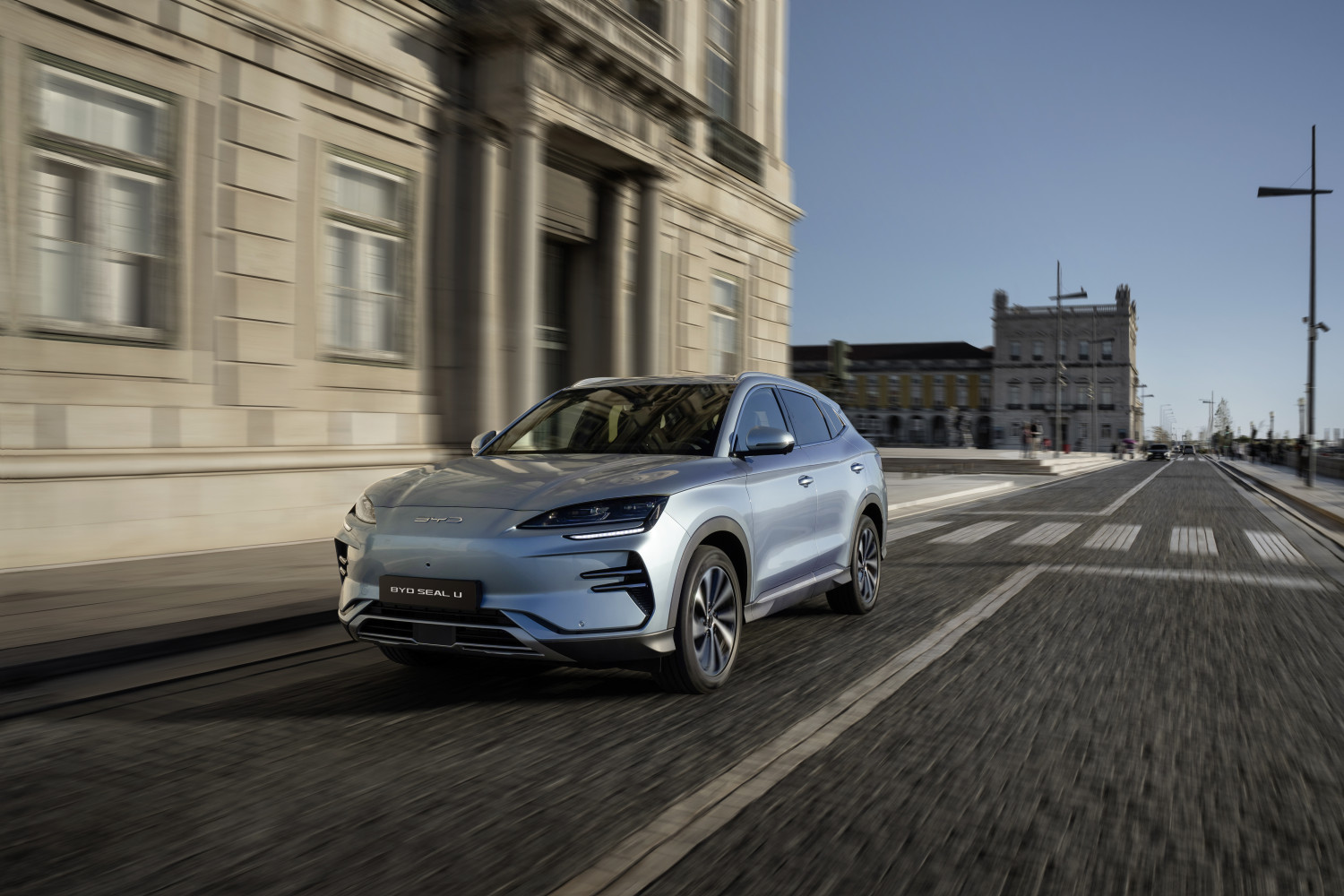 BYD téli hatótáv: ezüst BYD Seal U városi úton